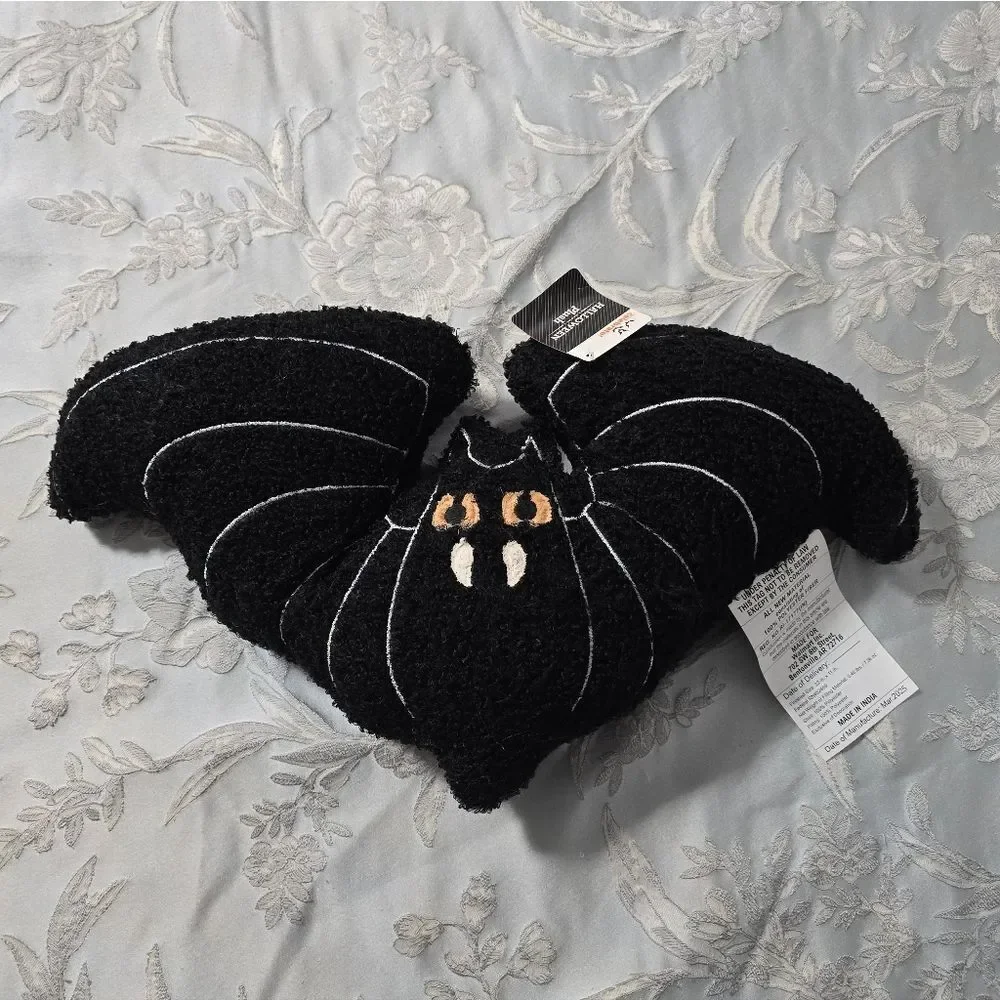 Nwt Decorative Halloween Boucle Bat Pillow, 22